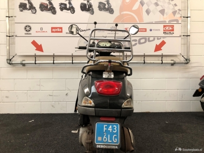 Vespa LX 50 zwart